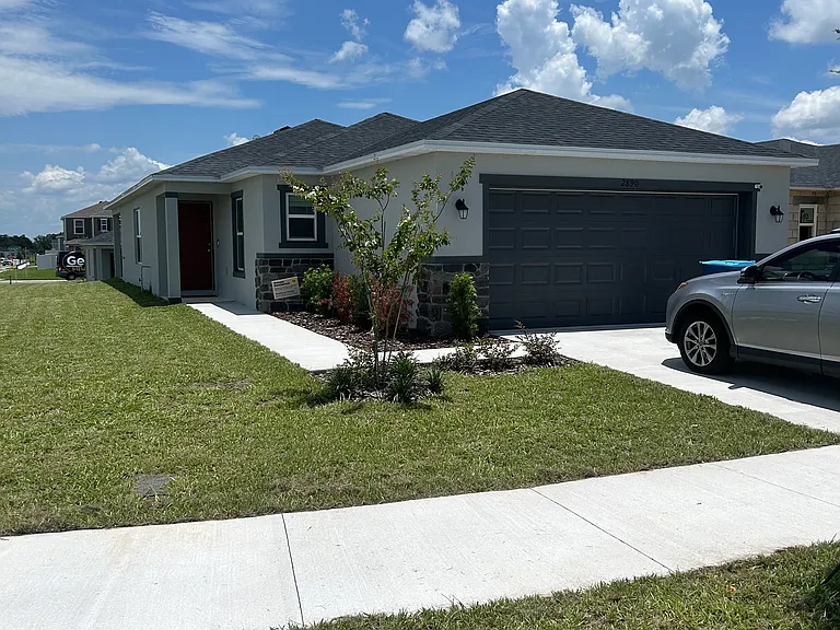 2890 Woodacre Dr — Photo 1