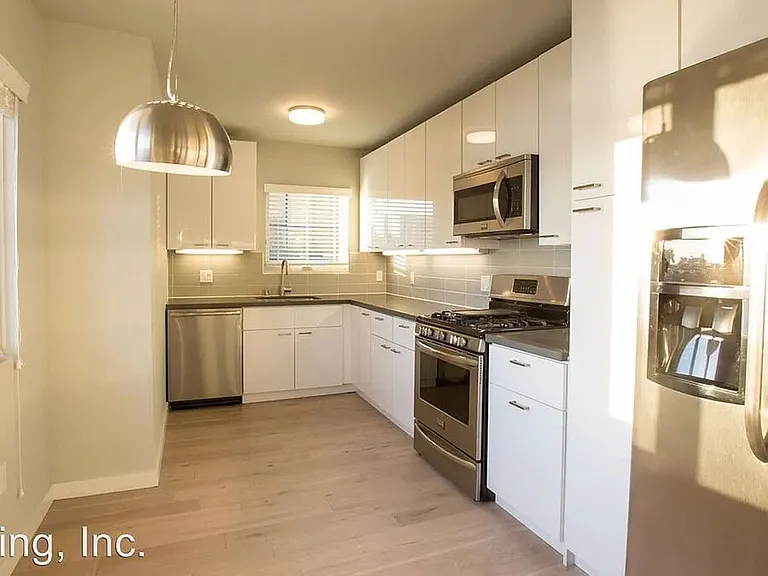1824 Lakeshore Avenue — Photo 25