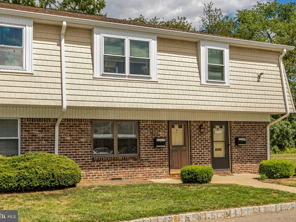 1402 Silver Ct, Hamilton, NJ 08690