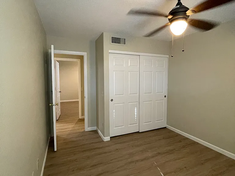 742 N Slate St — Photo 21