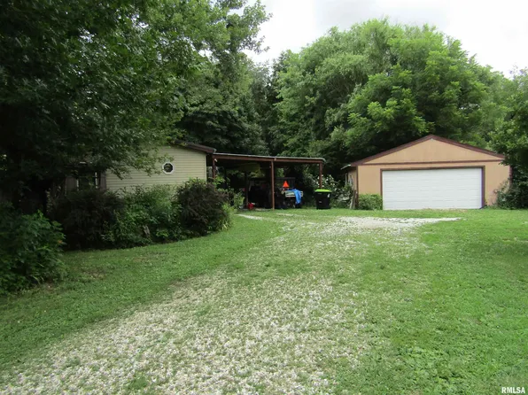 14585 N Milton Rd, Lewistown, IL 61542