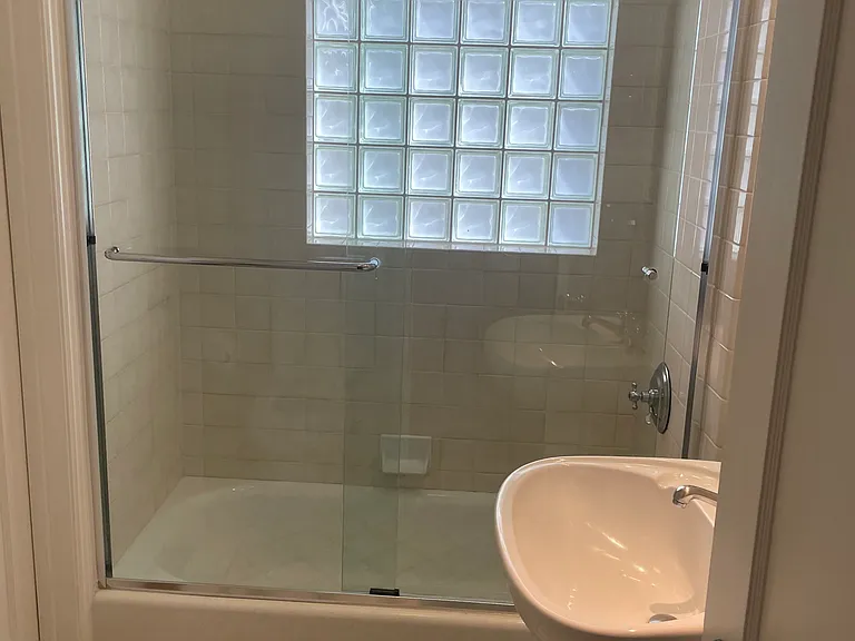700 Kingsley Ave — Photo 5