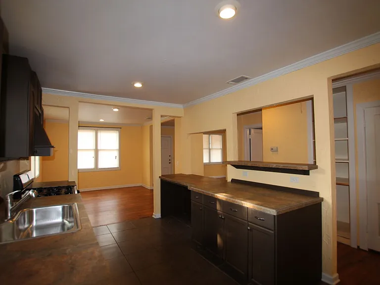 518 W Rusk St — Photo 10