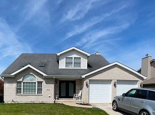 3032 Sandy Ridge Dr, Steger, IL 60475