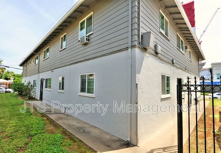4439 V St #1 — Photo 58