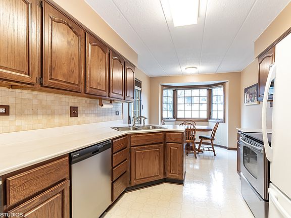 5th image of 13260 S Country Club Ct APT 1B