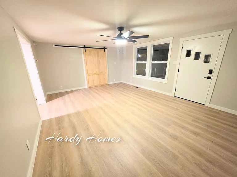 34 Eclipse St — Photo 1