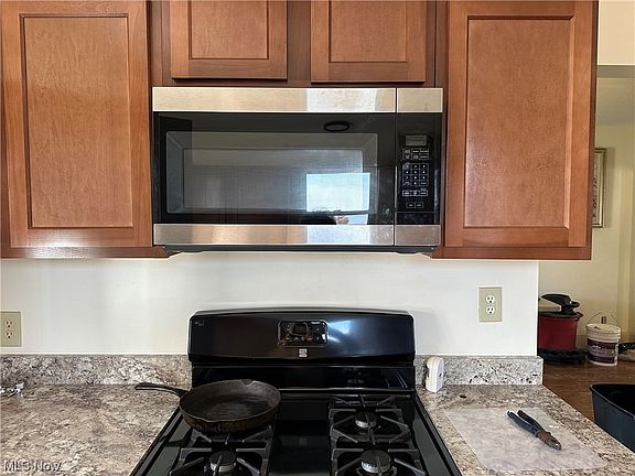 5th image of 2802 Emerson Ave
