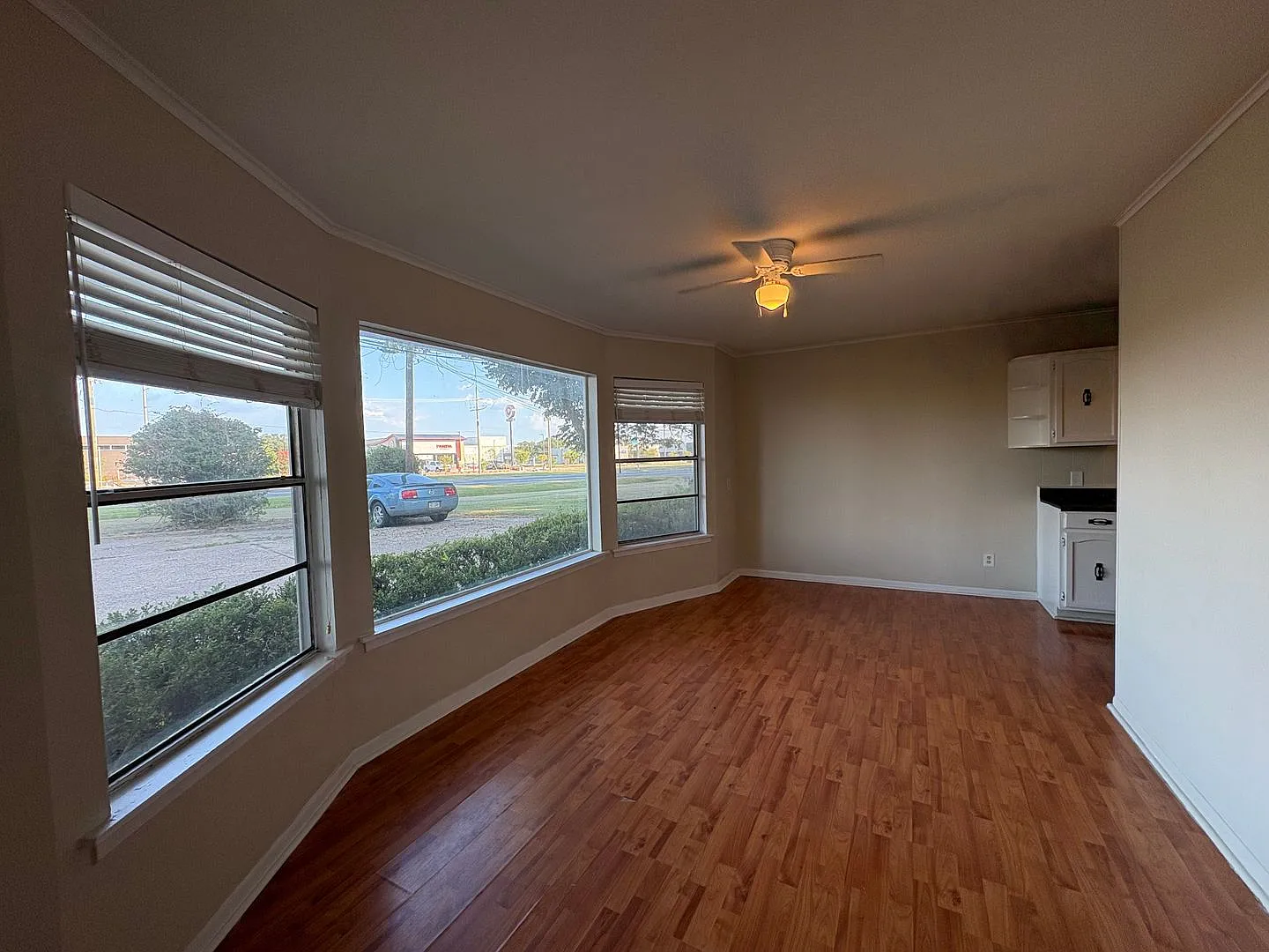 9500 Mansfield Rd — Photo 2