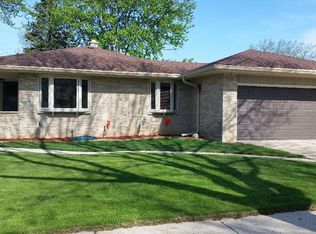 2546 S 93rd St, West Allis, WI 53227