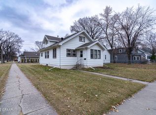 801 Oak St, Grand Forks, ND 58201