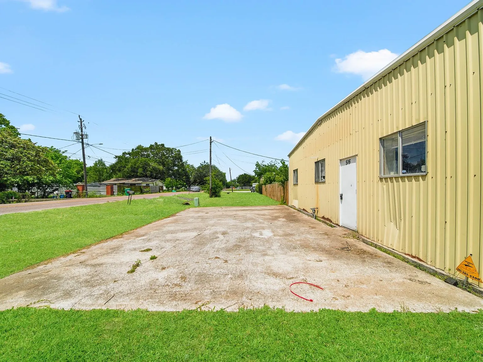 1 bed, 1.0 bath, 2400 sqft, $2,000 — Photo 3