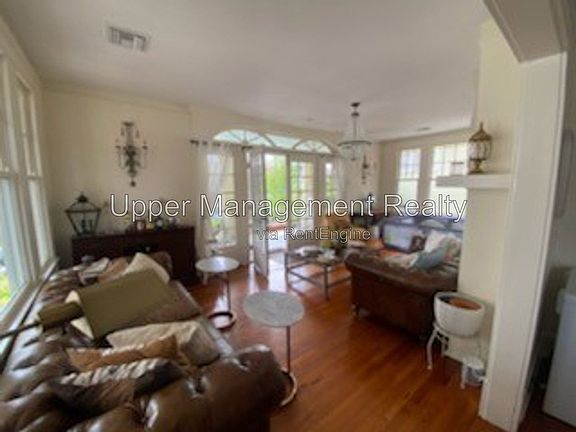 5th image of 2808 Calhoun St