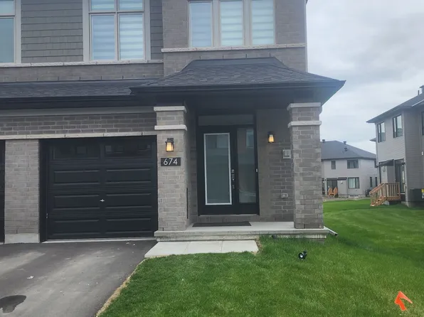674 Honeydew St, Ottawa, ON K1X 0K5