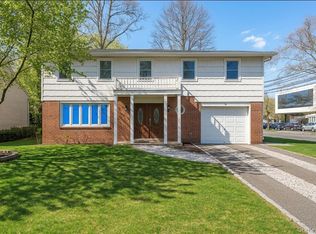 2 Pickwood Lane, Great Neck, NY 11024