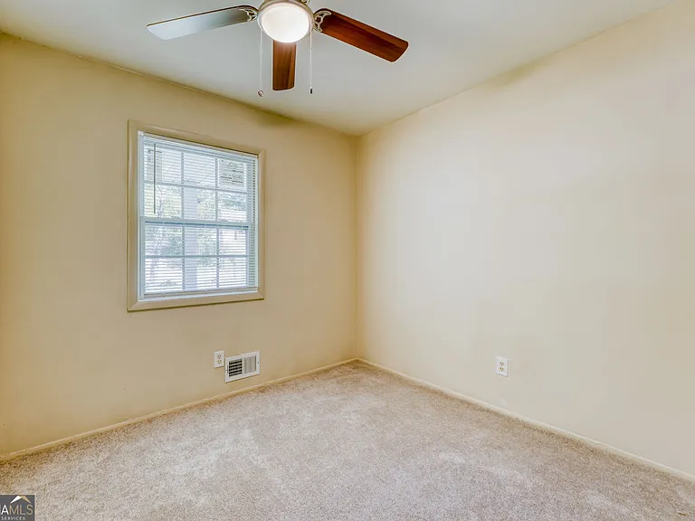 1340 Pineglen Dr — Photo 6