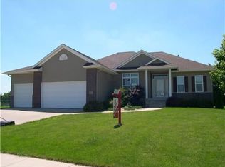 295 Landau St, Robins, IA 52328