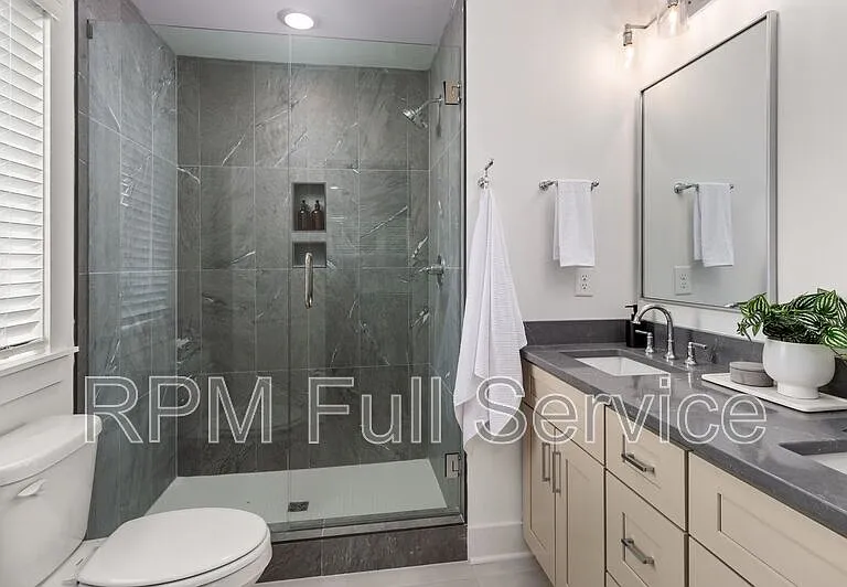 700 N Dupont Ave #228 — Photo 7