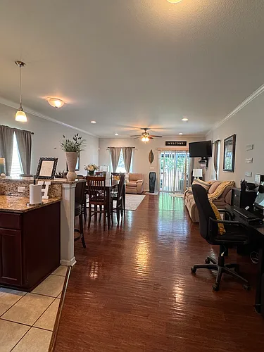 904 Cascade Blvd Photo 1