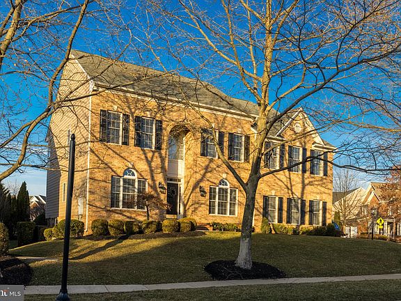 3rd image of 43676 Red House Dr