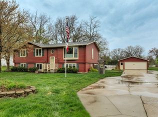 138 S 8th Ave, Winterset, IA 50273