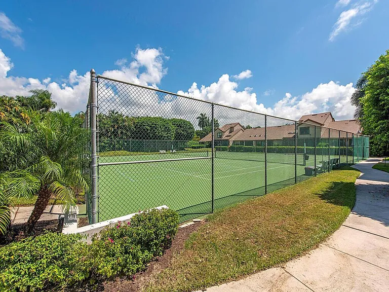 555 Park Shore Dr #508 — Photo 13