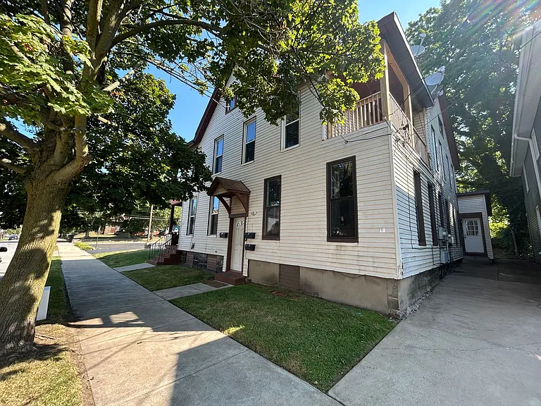 711-713 Myrtle St — Photo 10