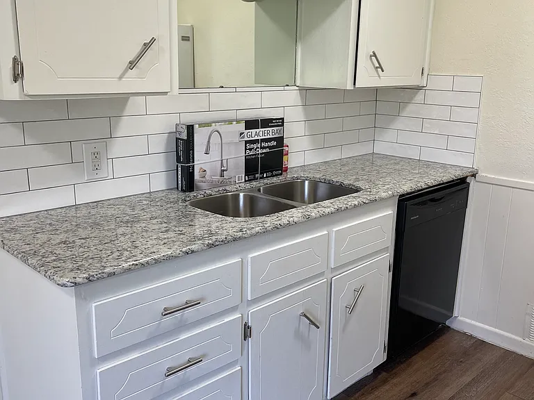 1702 Kirk Ave #104 — Photo 2