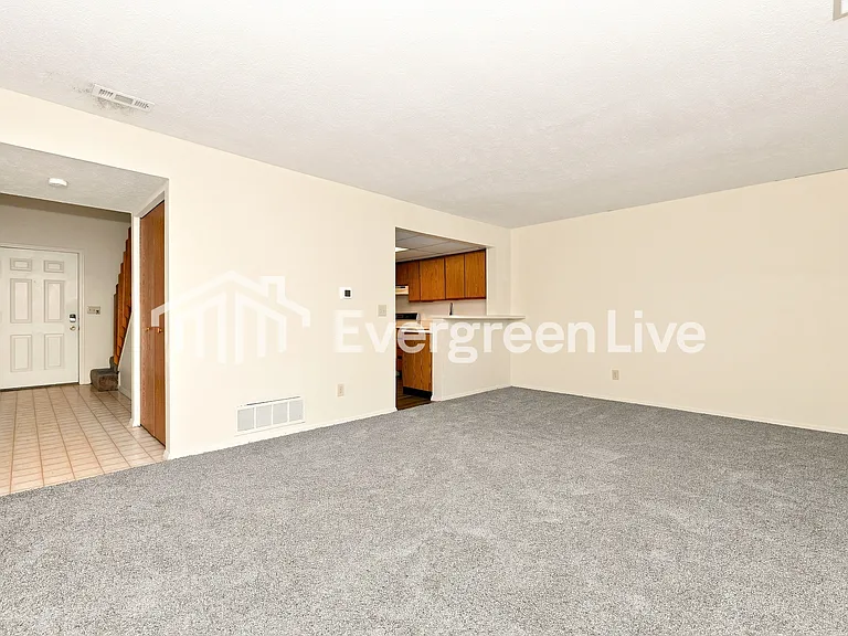 2433 Cross Village Dr — Photo 4