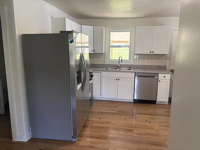 405 Greenwood Cir — Photo 3