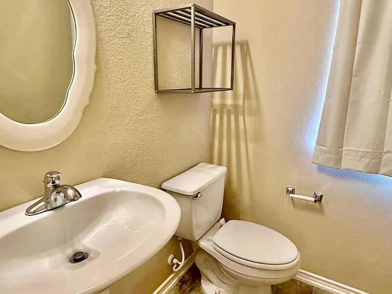786 San Mateo — Photo 41