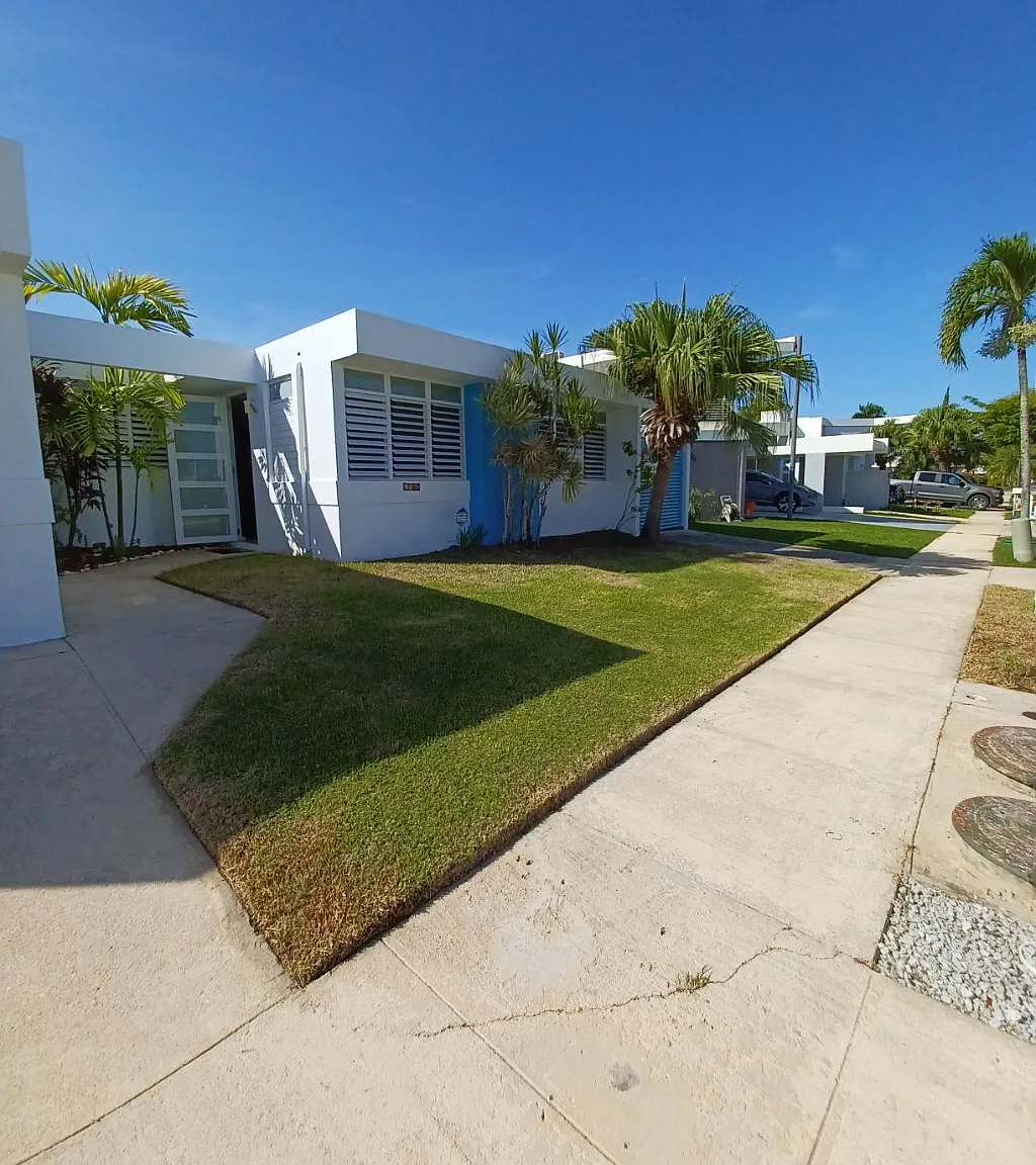 4 bed, 2.0 bath, 2200 sqft, $2,000 — Photo 1