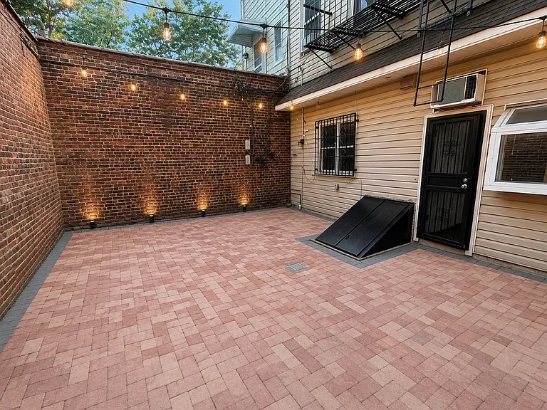 526 Graham Ave #GRDN — Photo 8