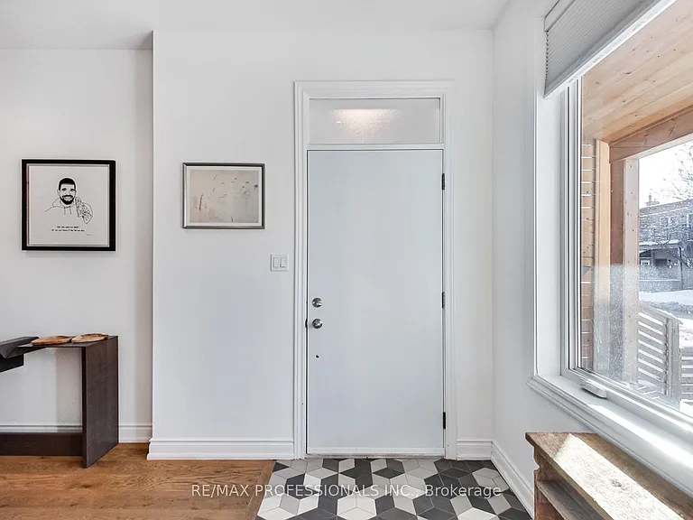 141 Claremont St E #MAIN LOWER — Photo 15