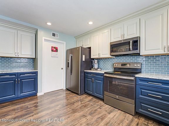 5th image of 757 Liverpool Circle #B