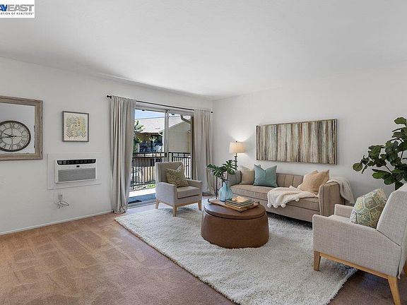 3rd image of 8975 Alcosta Blvd APT 132