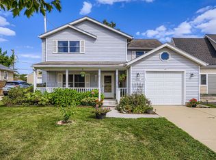 307 1st St, Wheeling, IL 60090