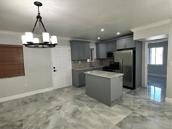 4050 NW 135th St #16-2, Opa Locka, FL 33054