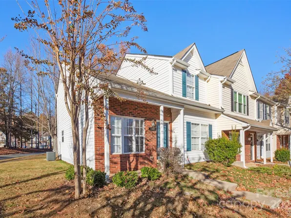 5305 Magnolia Tree Ln, Charlotte, NC 28215