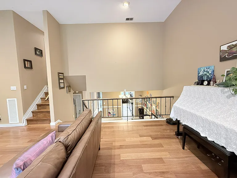 21 Manors Dr — Photo 8