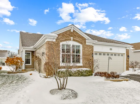 1093 Glendale Rd, Pingree Grove, IL 60140