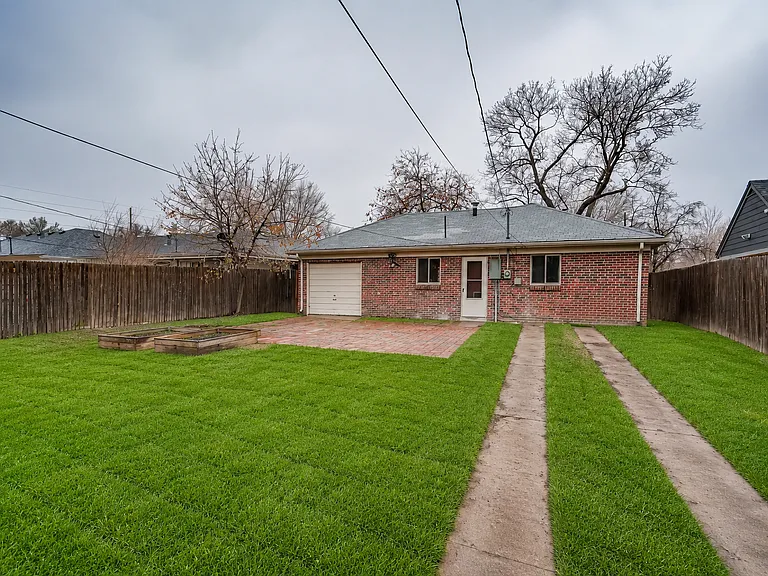 2932 Ivanhoe St — Photo 26
