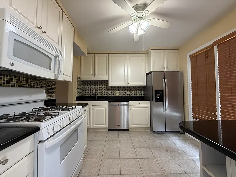 3021 Highland Ave — Photo 3