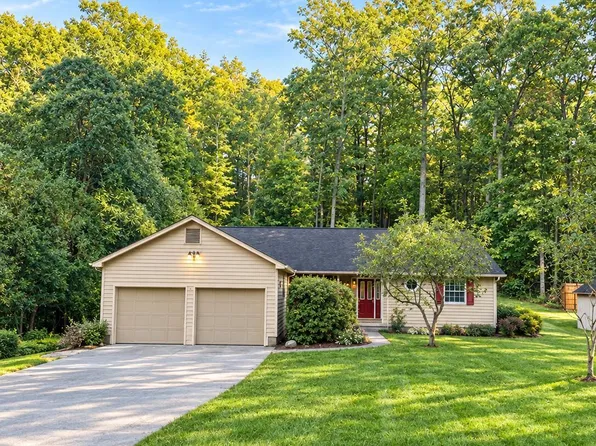 35 Cedarwood Drive, Queensbury, NY 12804