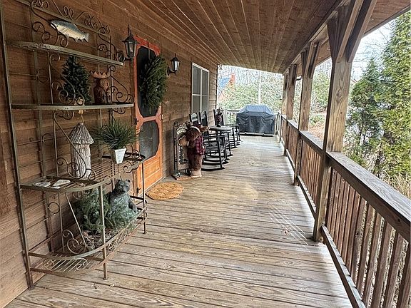 3rd image of 128 Hillcrest Road