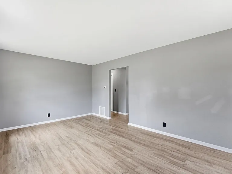 1697 Rose Pl — Photo 7