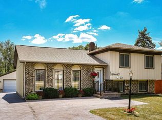 26W467 Jewell Rd, Winfield, IL 60190