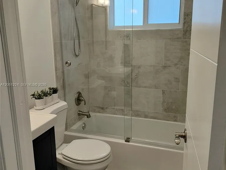 2700 SW 28th Ct — Photo 13