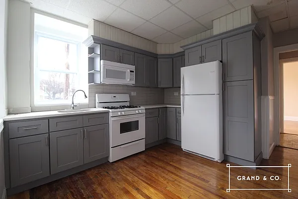 Rented by Grand & Co. | media 3