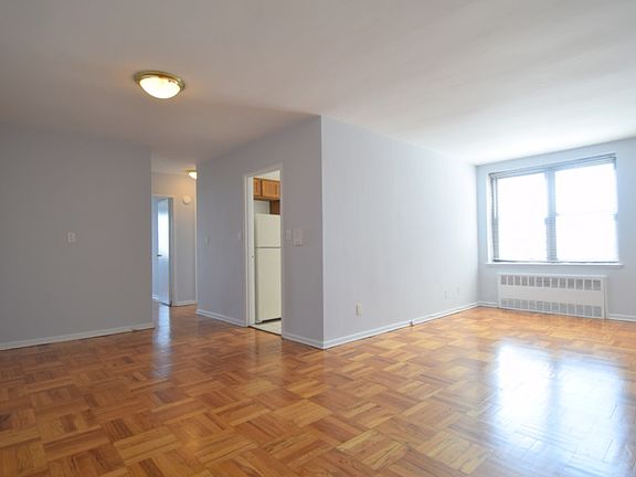 Drake House - Living Room - G Line